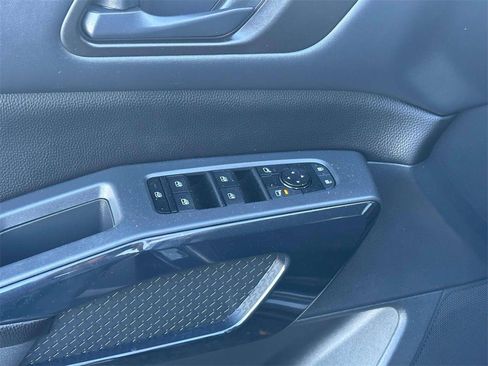 Certified 2024 Nissan Pathfinder SV w/ Black Appearance Package image 18