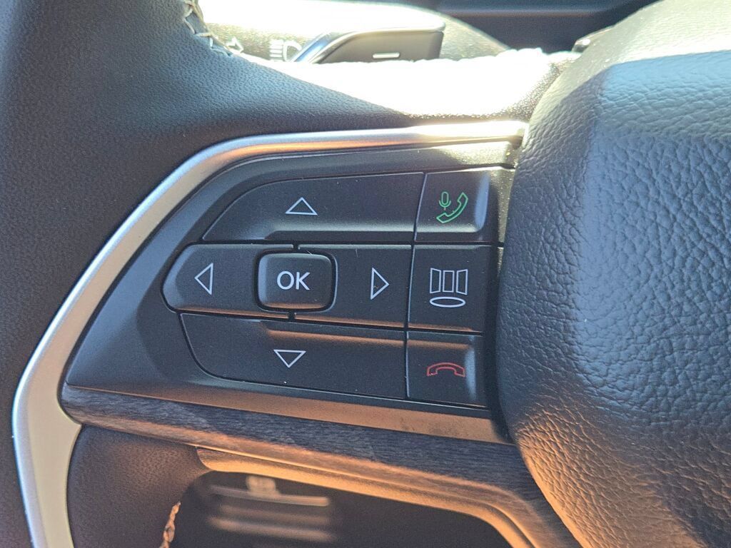 Certified 2025 Jeep Grand Cherokee Limited AWD/4WD image 34