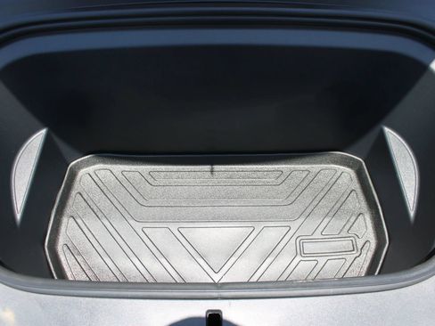 Used 2021 Tesla Model Y Long Range AWD/4WD image 18