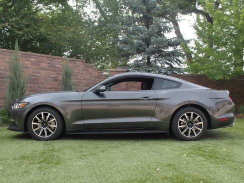 Used 2017 Ford Mustang Coupe RWD image 5