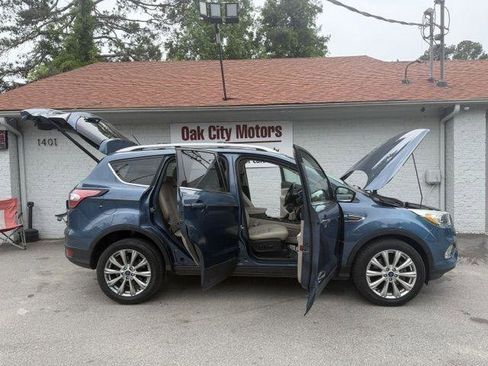 Used 2018 Ford Escape Titanium w/ Ford Safe & Smart Package AWD/4WD image 9