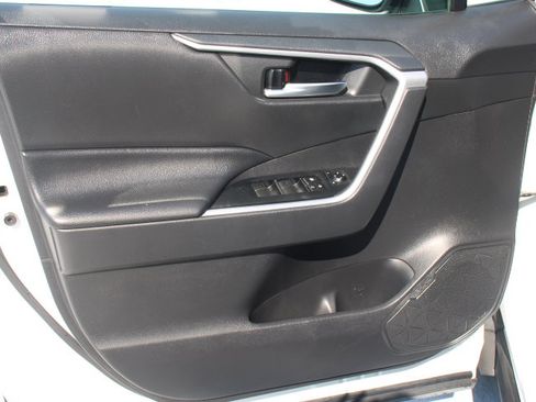 Used 2020 Toyota RAV4 XLE w/ Carpet Mat Package FWD image 10
