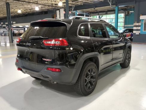 Used 2018 Jeep Cherokee Trailhawk w/ Comfort/Convenience Group AWD/4WD image 8