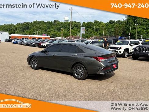 Used 2024 Hyundai Elantra SEL FWD image 5