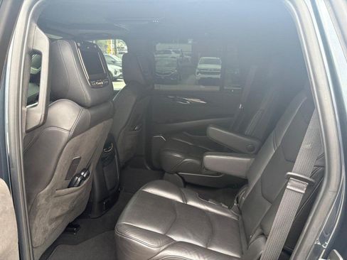 Used 2019 Cadillac Escalade Platinum AWD/4WD image 5