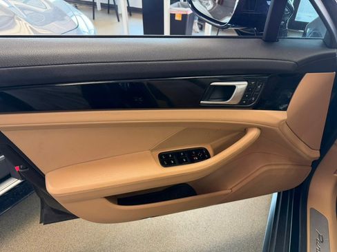 Used 2018 Porsche Panamera 4 AWD/4WD image 22