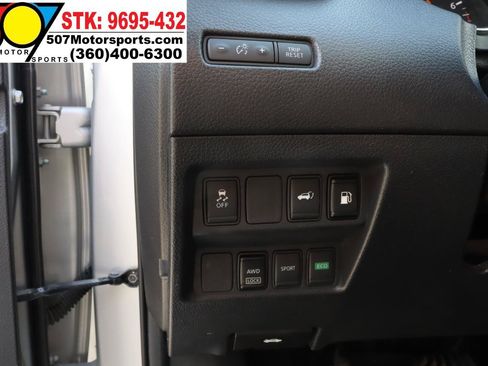 Used 2018 Nissan Rogue SV AWD/4WD image 15