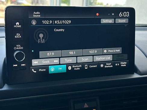 Used 2025 Honda Pilot TrailSport image 21