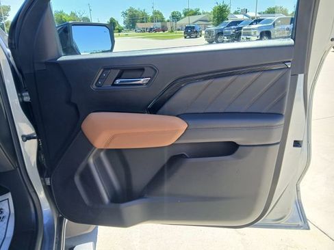 Used 2024 GMC Canyon AT4 w/ AT4 Premium Package AWD/4WD image 18