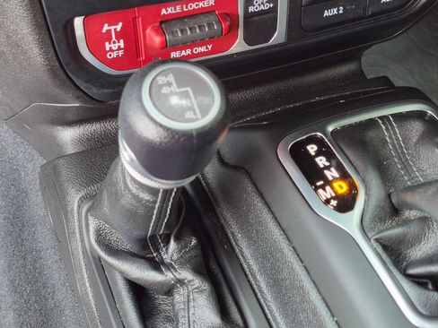 Used 2024 Jeep Wrangler Unlimited Sport AWD/4WD image 20