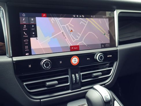 New 2026 Porsche Macan AWD/4WD image 18