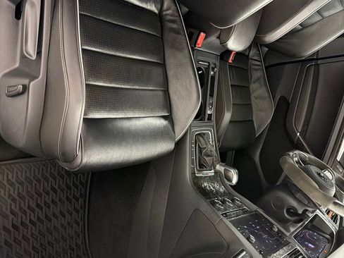 Used 2018 Volkswagen Golf R 4-Door image 22