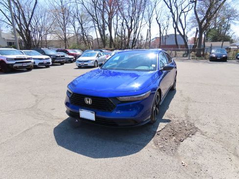 Used 2025 Honda Accord Sport image 1