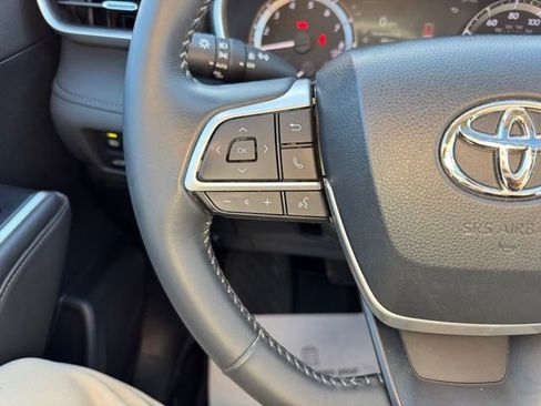 Used 2023 Toyota Highlander XLE image 23