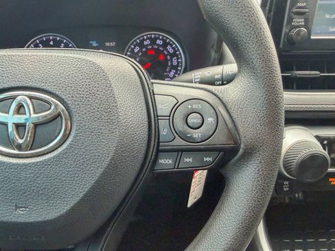 Used 2019 Toyota RAV4 LE AWD/4WD image 9