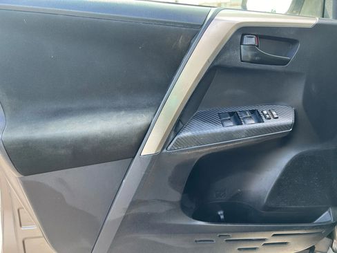 Used 2015 Toyota RAV4 LE FWD image 9