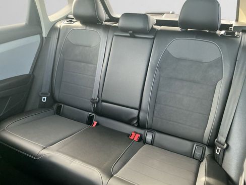 Used 2022 Volkswagen Taos SE w/ Panoramic Sunroof Package image 13