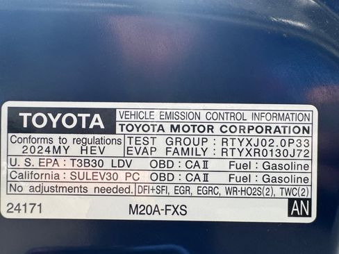 Used 2024 Toyota Prius LE FWD image 23