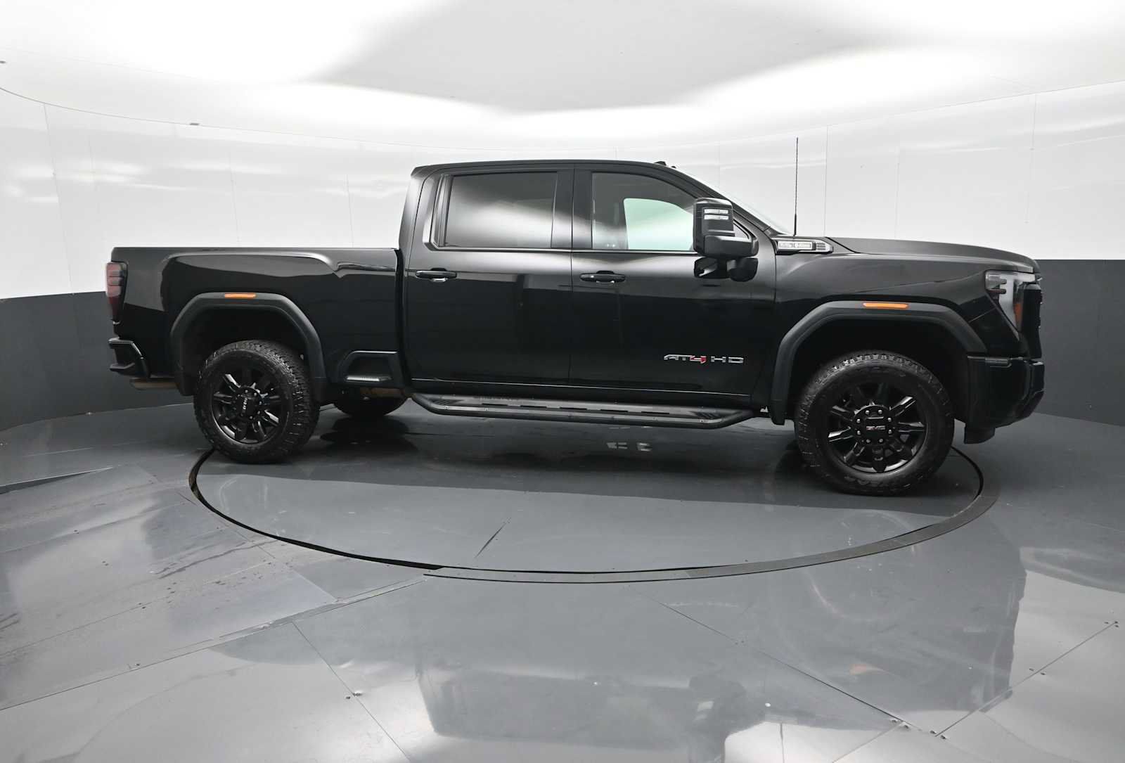 Used 2024 GMC Sierra 2500 AT4 w/ AT4 Preferred Package AWD/4WD image 11