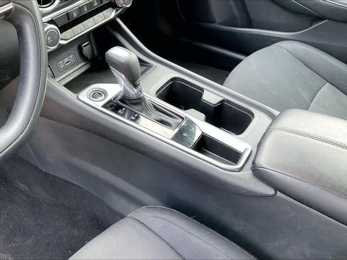 Used 2024 Nissan Sentra SV FWD image 16