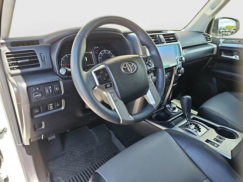 Certified 2022 Toyota 4Runner SR5 Premium AWD/4WD image 9