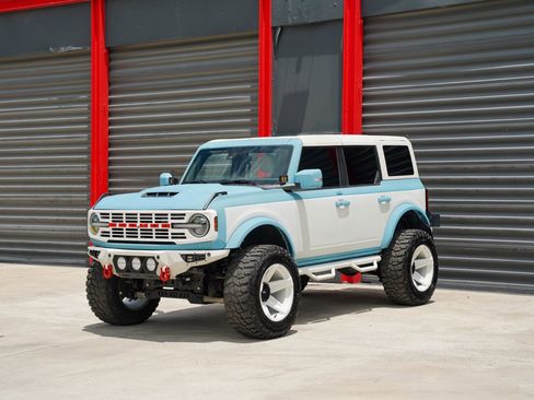 Used 2023 Ford Bronco Outer Banks AWD/4WD image 1