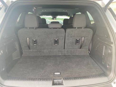 Used 2025 GMC Acadia Elevation image 10