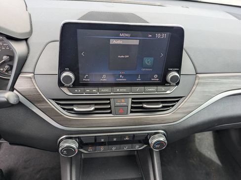 Used 2025 Nissan Altima 2.5 SV FWD image 16