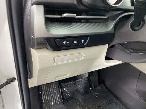 Certified 2022 Kia Carnival LX image 11