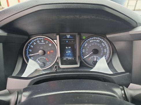 Used 2022 Toyota Tacoma TRD Off-Road image 25