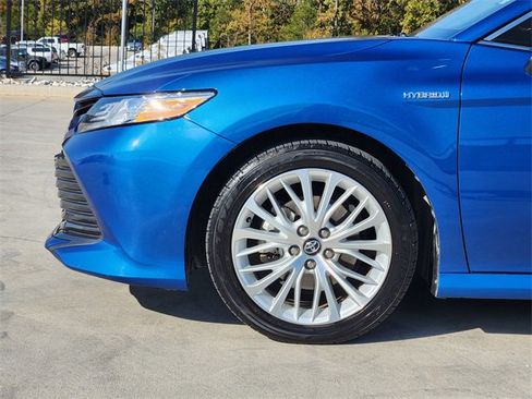Used 2020 Toyota Camry XLE image 10