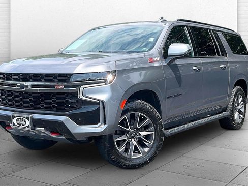 Used 2021 Chevrolet Suburban Z71 w/ Z71 Signature Package AWD/4WD image 12