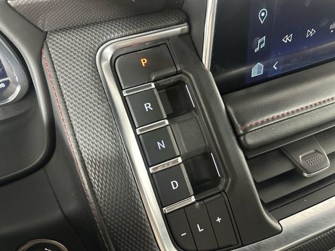 Used 2022 Chevrolet Suburban RST w/ Luxury Package AWD/4WD image 19