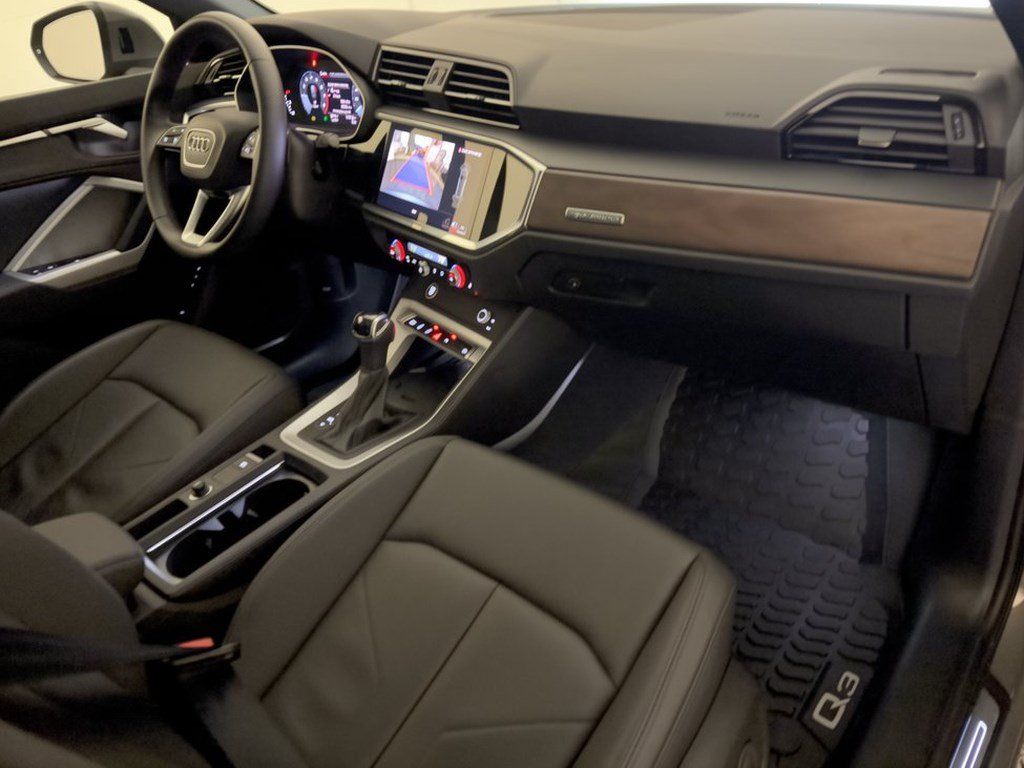 Used 2025 Audi Q3 2.0T Premium w/ Convenience Package AWD/4WD image 31