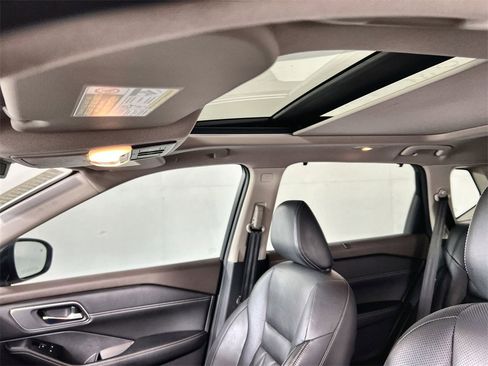 Certified 2021 Nissan Rogue Platinum image 16