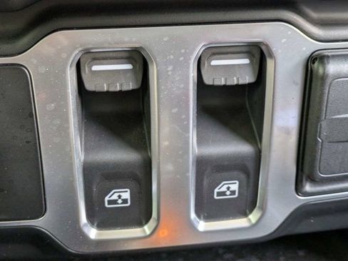 Used 2025 Jeep Wrangler Sport AWD/4WD image 21