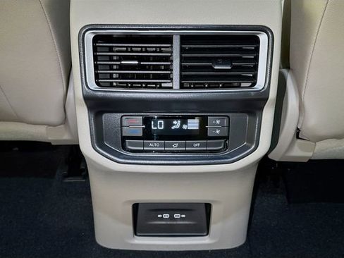 New 2026 Volkswagen Atlas SE FWD image 14