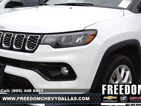 Used 2025 Jeep Compass Limited AWD/4WD image 4