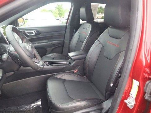 Used 2025 Jeep Compass Trailhawk AWD/4WD image 19