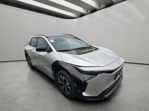 Used 2023 Toyota bZ4X AWD image 9