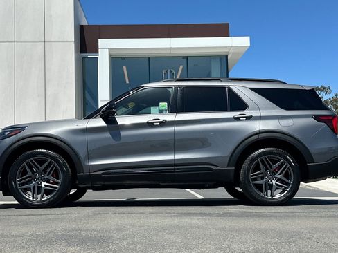 Certified 2025 Ford Explorer ST-Line w/ ST-Line Street Pack AWD/4WD image 6