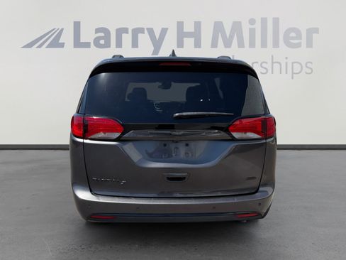 Used 2020 Chrysler Pacifica Touring-L w/ Advanced Safetytec Group AWD/4WD image 4