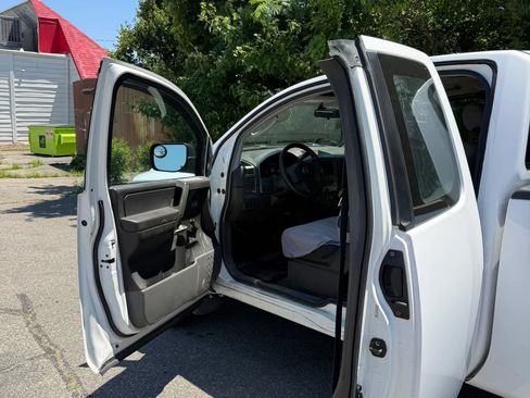 Used 2005 Nissan Titan XE AWD/4WD image 24