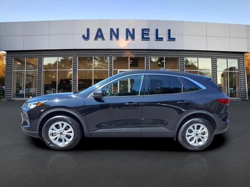 Used 2023 Ford Escape Active w/ Tech Pack #1 image 3