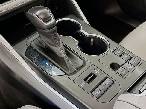 Used 2023 Toyota Highlander XLE image 25