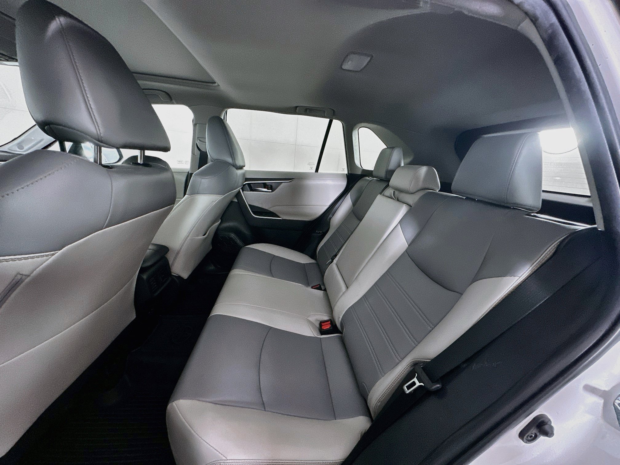 Used 2023 Toyota RAV4 XLE Premium AWD/4WD image 28