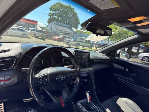 Used 2019 Hyundai Veloster Turbo FWD image 12