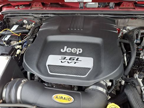 Used 2013 Jeep Wrangler Unlimited Rubicon w/ Connectivity Group image 27