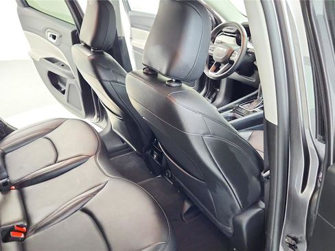 Used 2022 Jeep Compass Limited image 32