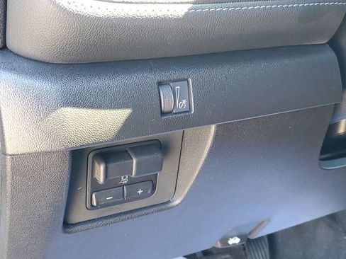 Used 2023 Chevrolet Colorado LT w/ LT Convenience Package III AWD/4WD image 8